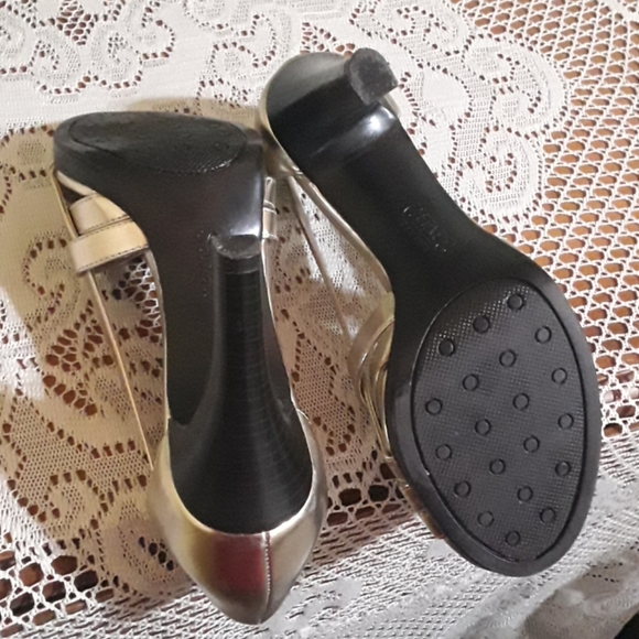 Chaps gold women's strappy stiletto heels size 6B - Picture 4 of 7
